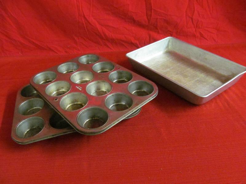 lot 95 image: MuffinCake Pans