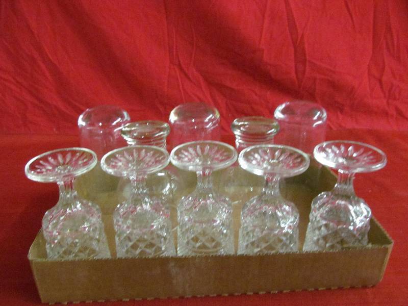 lot 100 image: Glasses