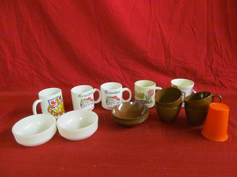 lot 102 image: Cups