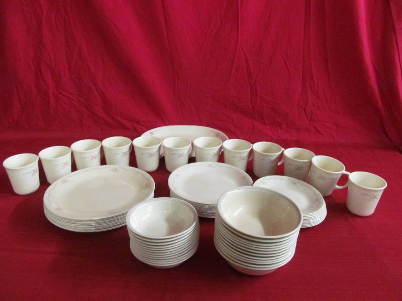 lot 103 image: Corning Ware Dish Set