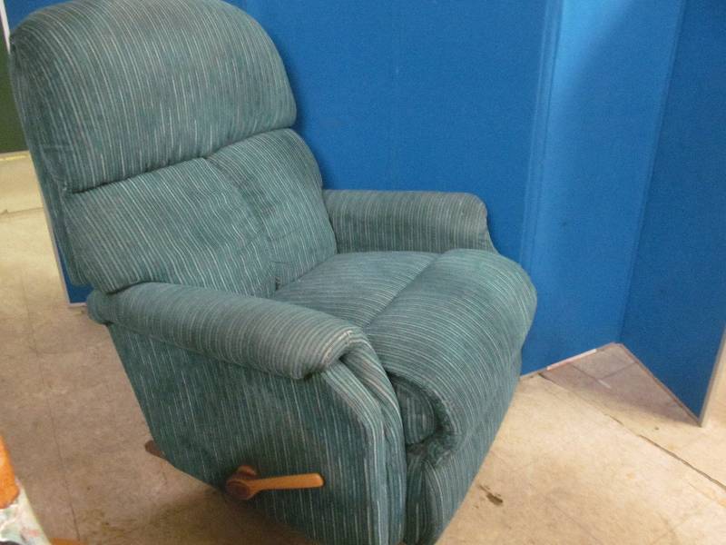 lot 107 image: Rocker Recliner