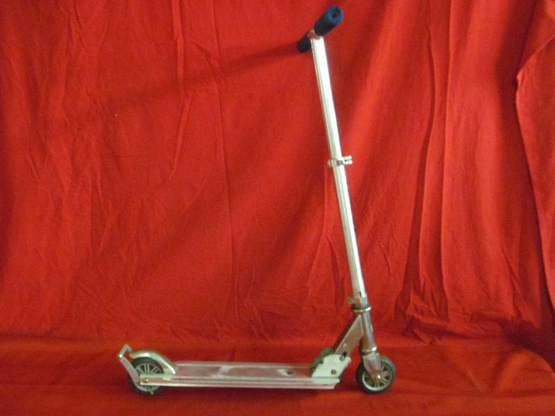 lot 122 image: Scooter
