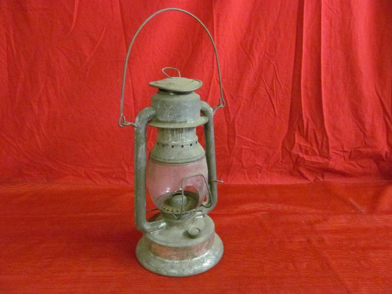 lot 123 image: Lantern