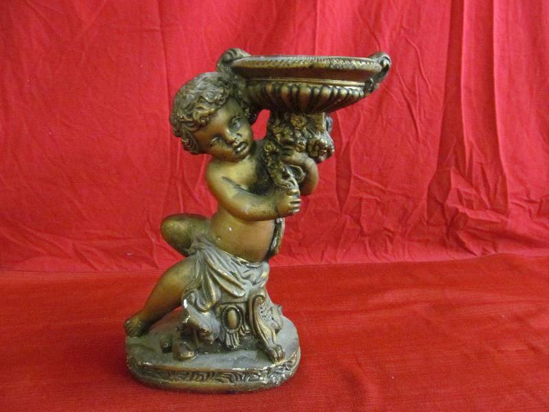 lot 124 image: Bird Bath