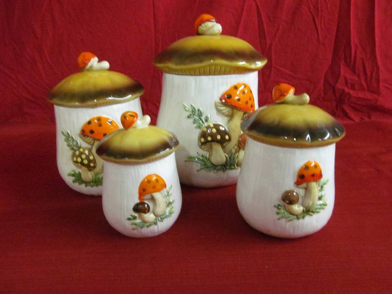 lot 127 image: Canister Set