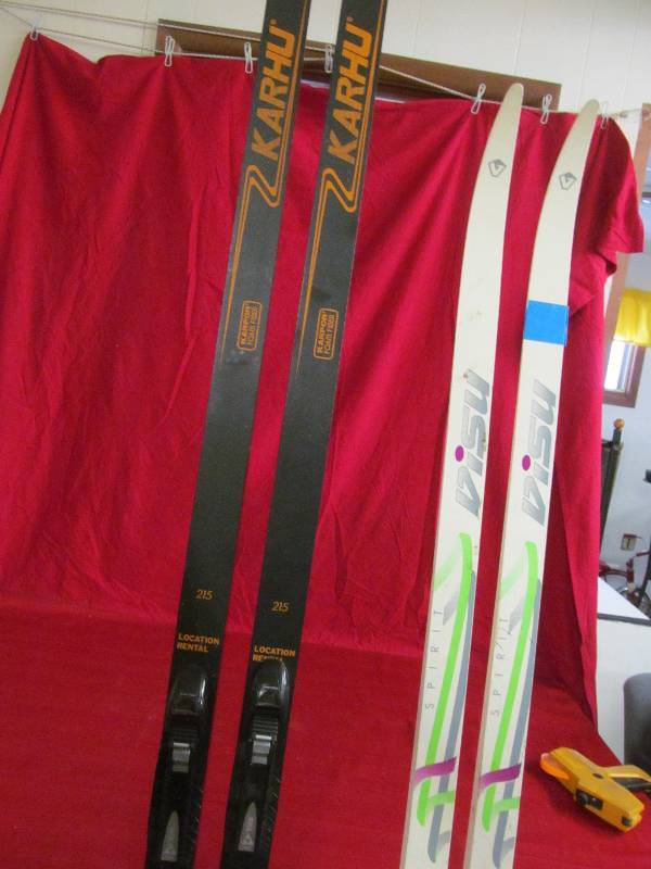 lot 150 image: Skis
