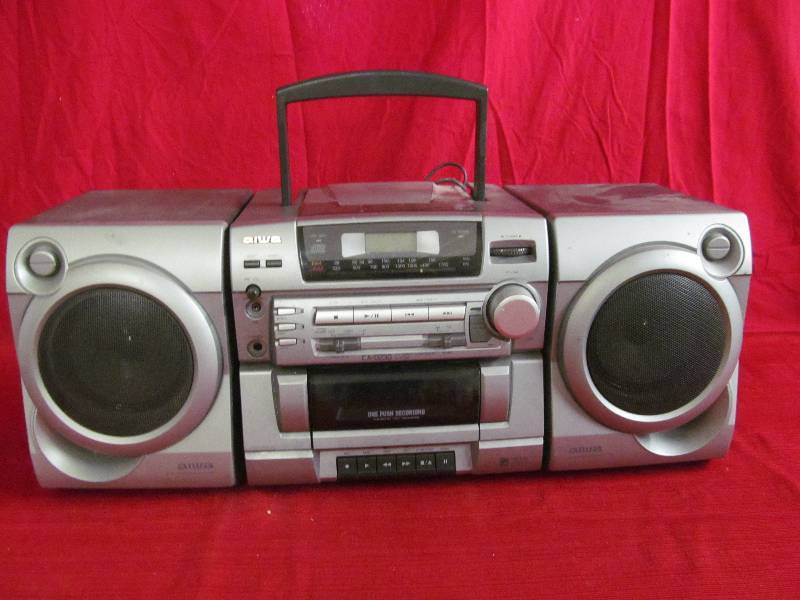 lot 171 image: Portable Stereo
