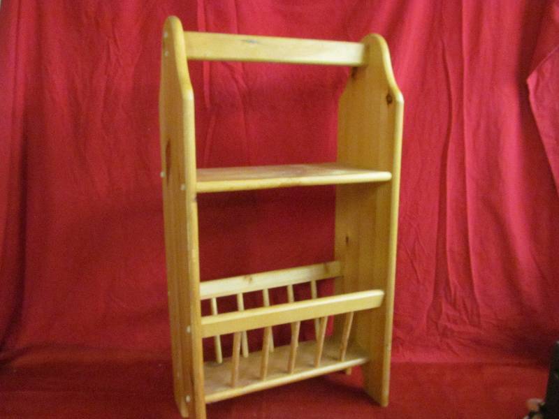 lot 172 image: Magazine Rack