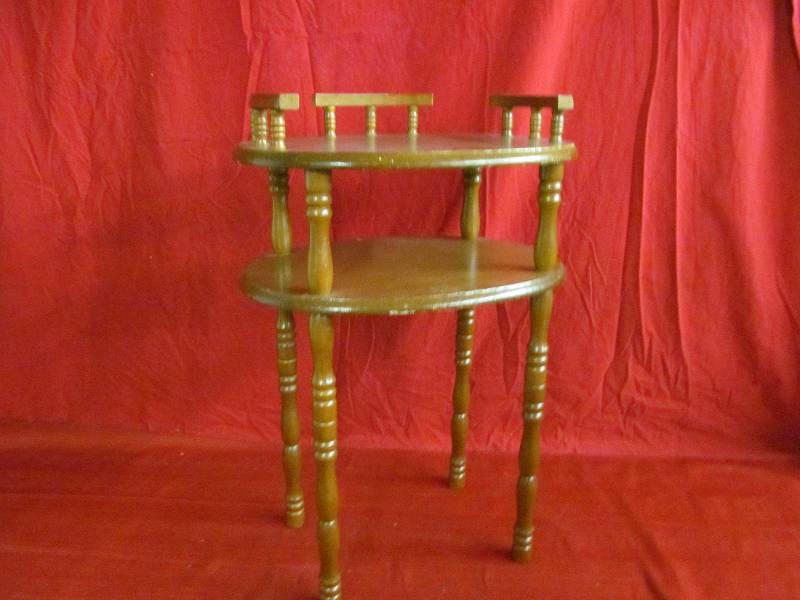 lot 173 image: Table