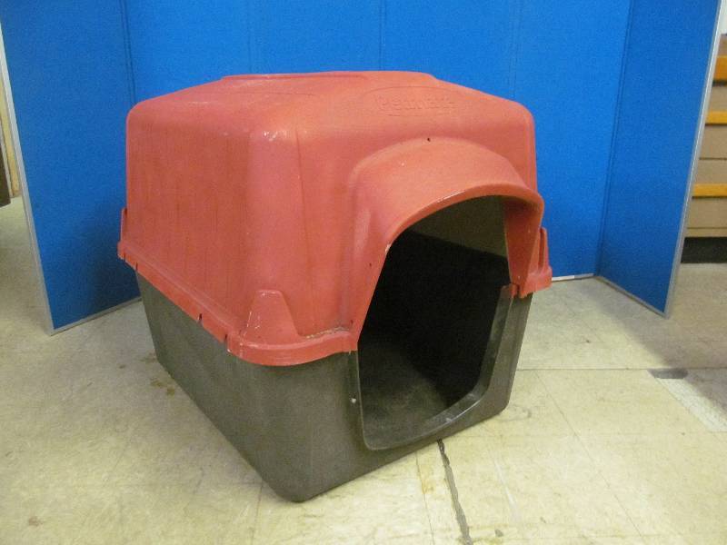 lot 179 image: Dog House