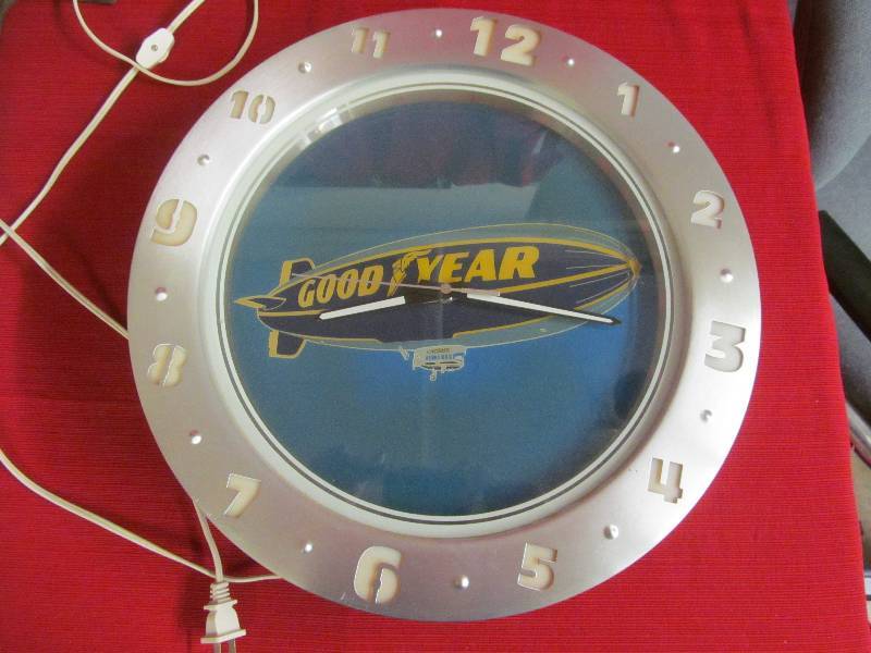 lot 195 image: clock