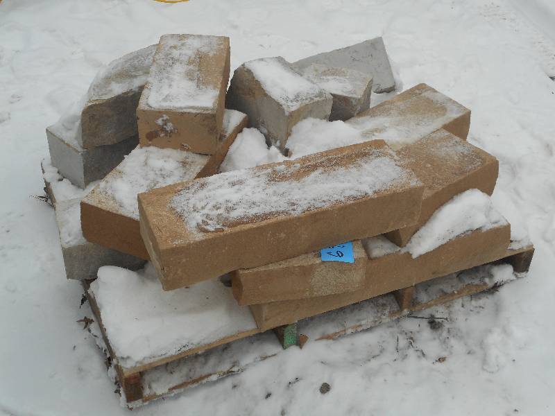 (1) Pallet Of Assorted Landscape Bl...