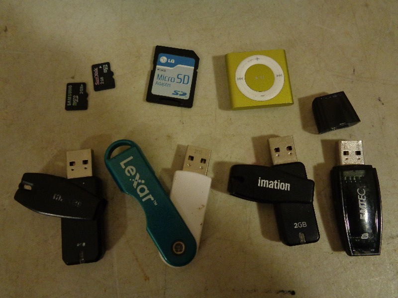 Ipod, Memory Cards, Jump Drives