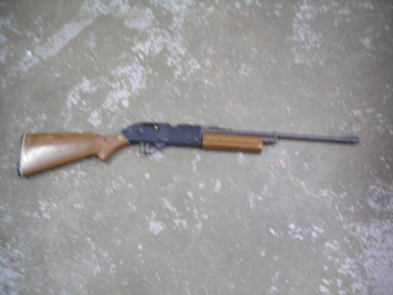 lot 9 image: Crossman 760 BBPellet Gun
