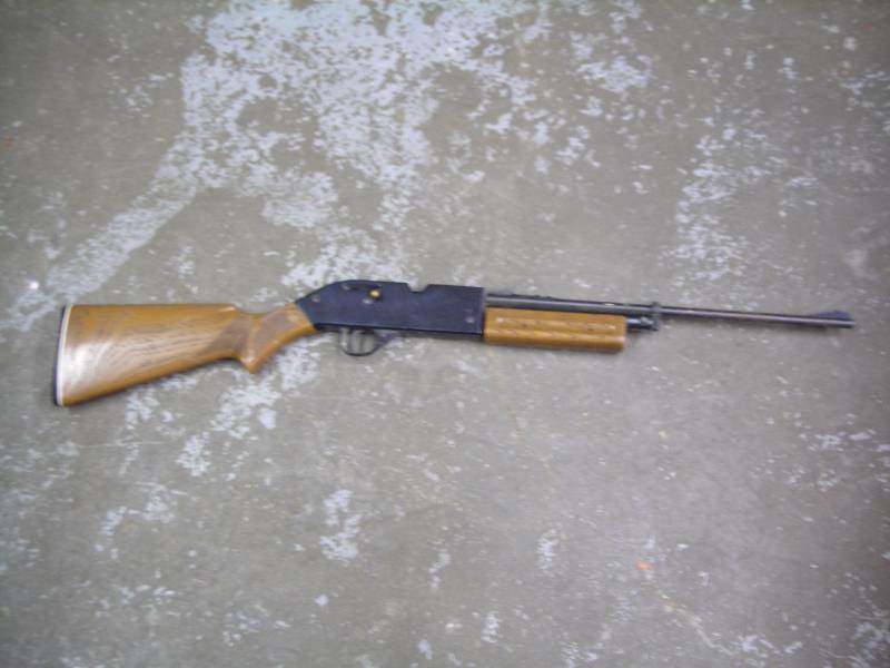 lot 10 image: Crossman Powermaster 760 BBPellet Gun