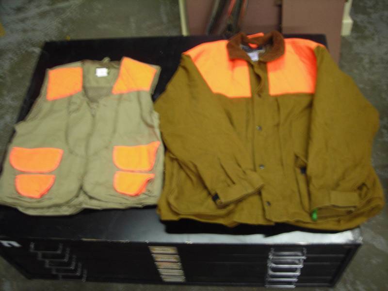 lot 23 image: Hunting Vest & Jacket Sizes XL