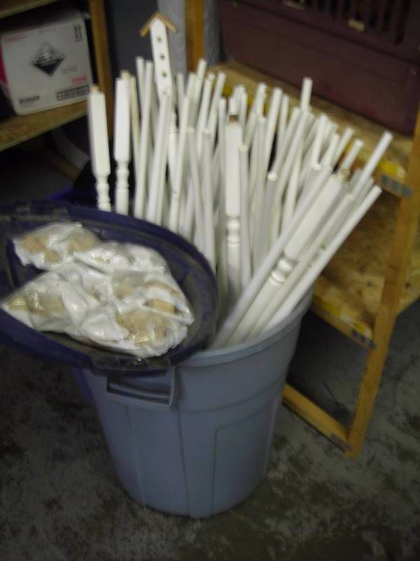 lot 26 image: Rubbermaid Garbage Can Full Of Spindles