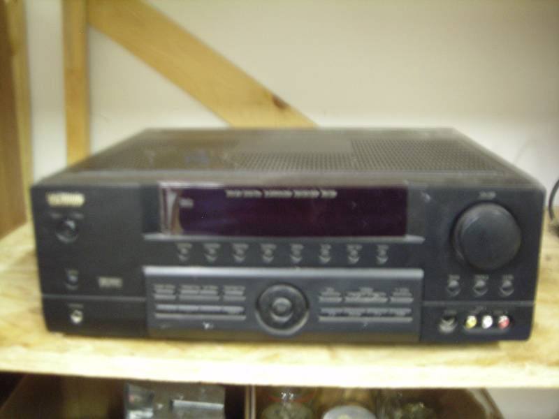 lot 29 image: KLH Suround Sound Receiver