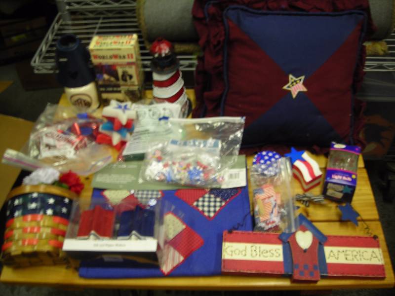 lot 49 image: 4th Of July, Patriotic Decor