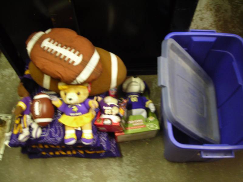 lot 58 image: Vikings Memorabilia & Tote