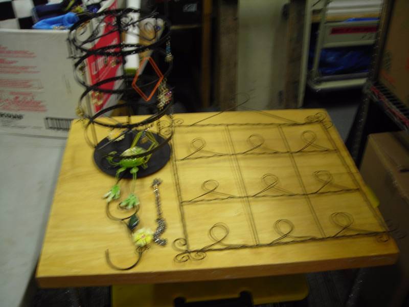 lot 63 image: Jewelry Rack With Some Contents
