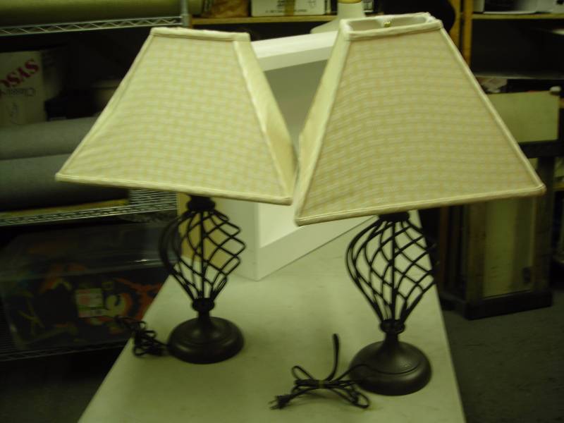 2 Table Lamps With Shades Matching