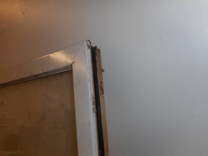 DOUBLE GLASS WINDOW