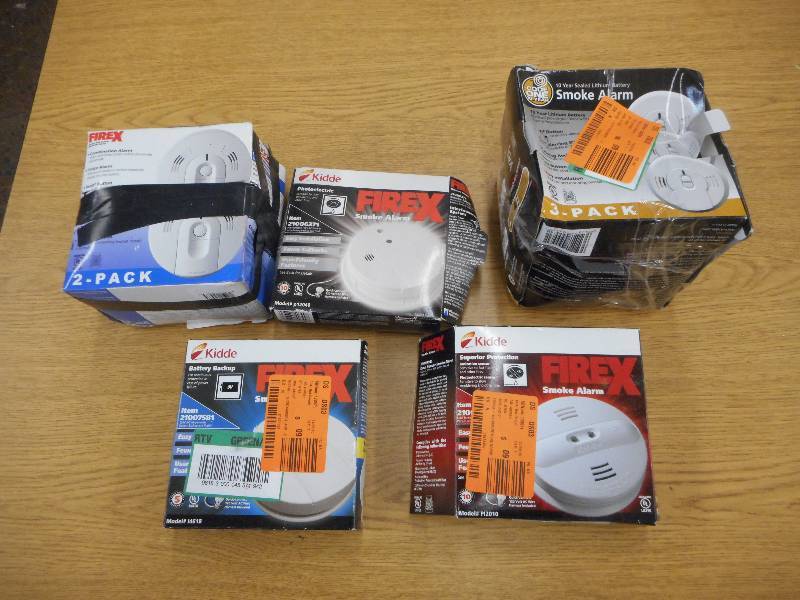 8 PIECE SMOKE DETECTOR LOT