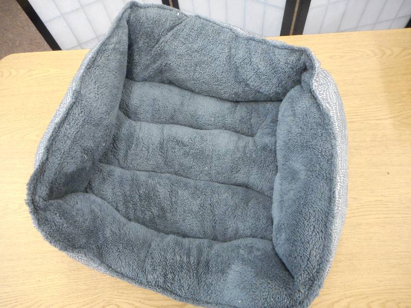 SMALLER DOG BED 12X16