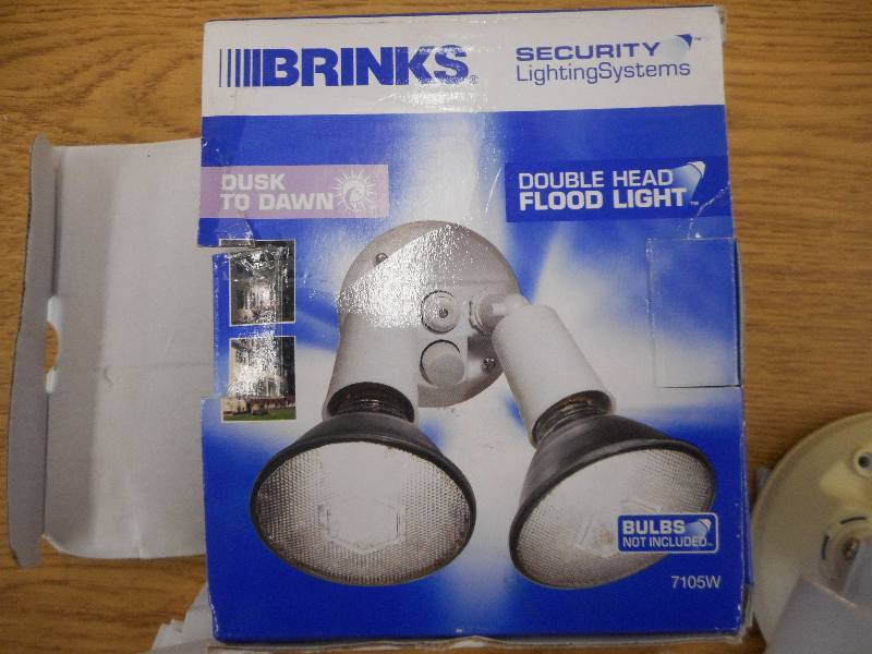 BRINKS DOUBLE HEAD FLOOD LIGHT
