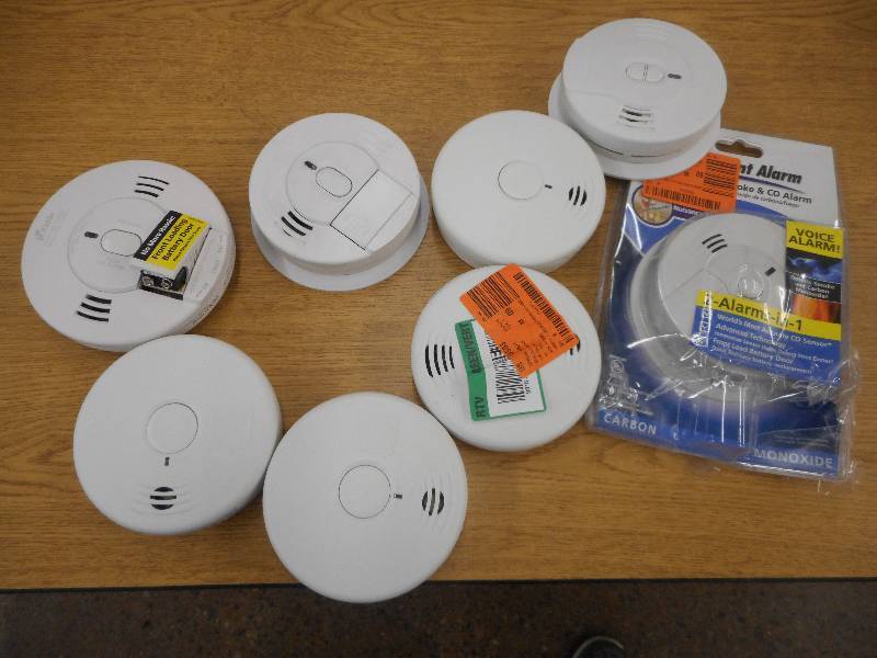 LOT OF 8 SMOKE DETECTORS
