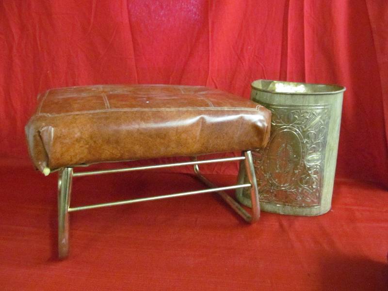 lot 17 image: Trash CanStool