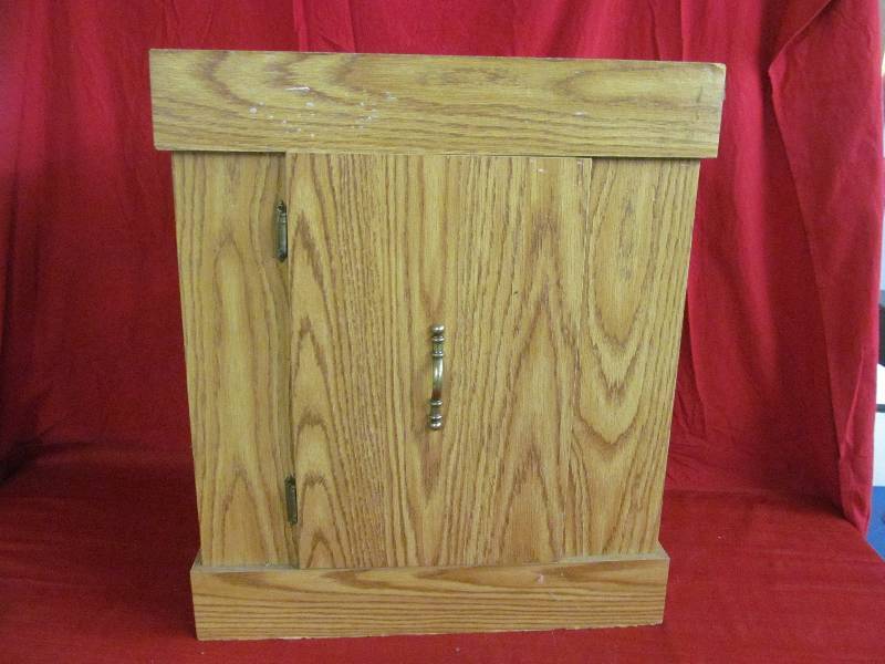 lot 24 image: Vanity