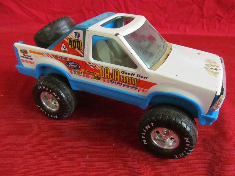 lot 66 image: Nylint Truck