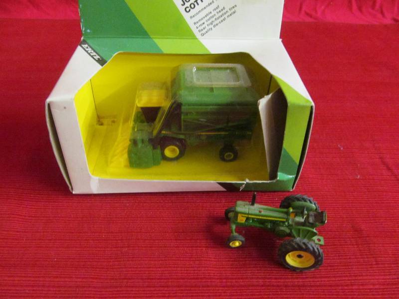 lot 94 image: John Deere Tractor