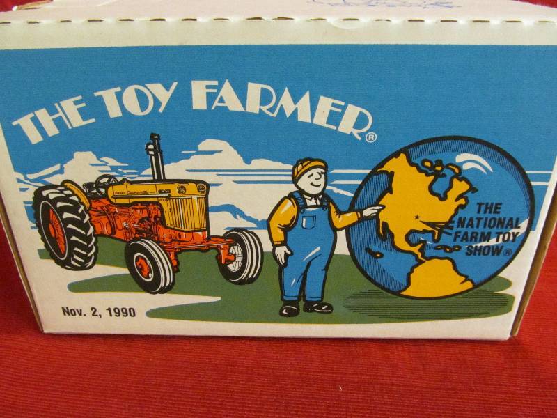 lot 102 image: Ertl Tractor