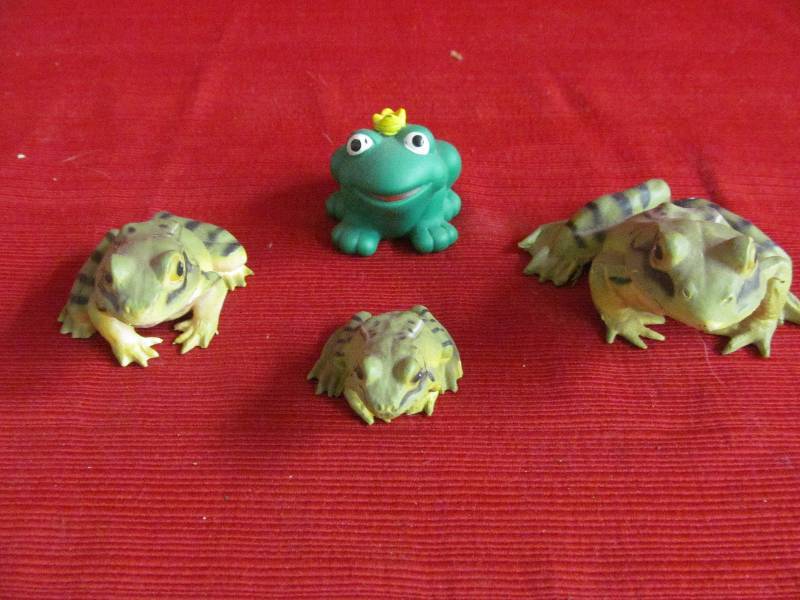 lot 120 image: Frogs