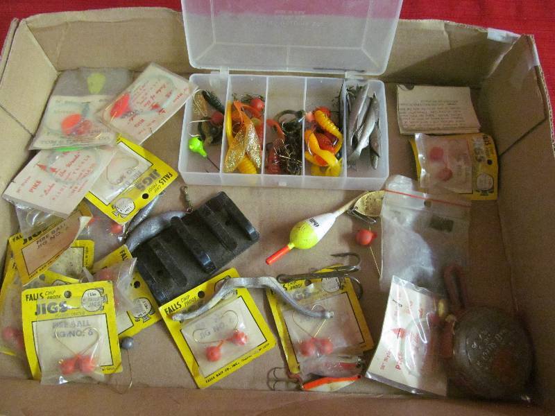 lot 132 image: Fishing Items