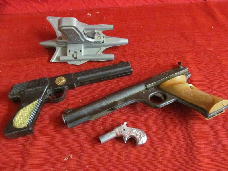 lot 153 image: Toy Guns