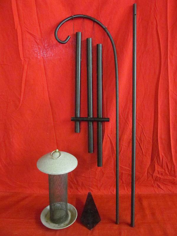 lot 159 image: Bird FeederWind Chime