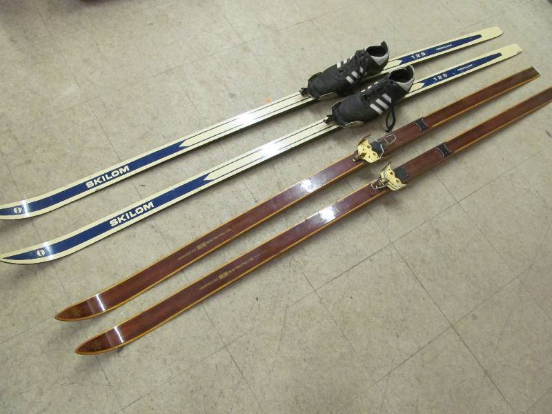 lot 163 image: Skis