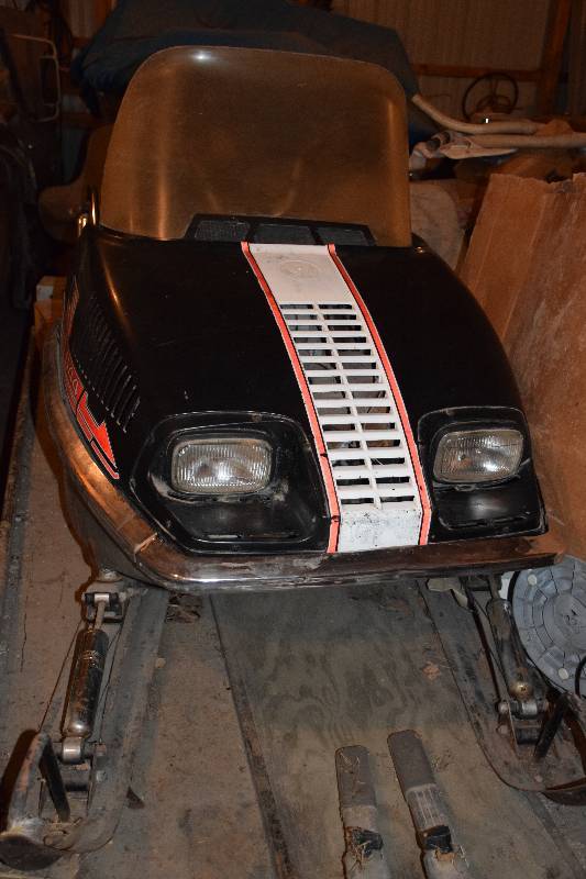 lot 3 image: Snowmobile