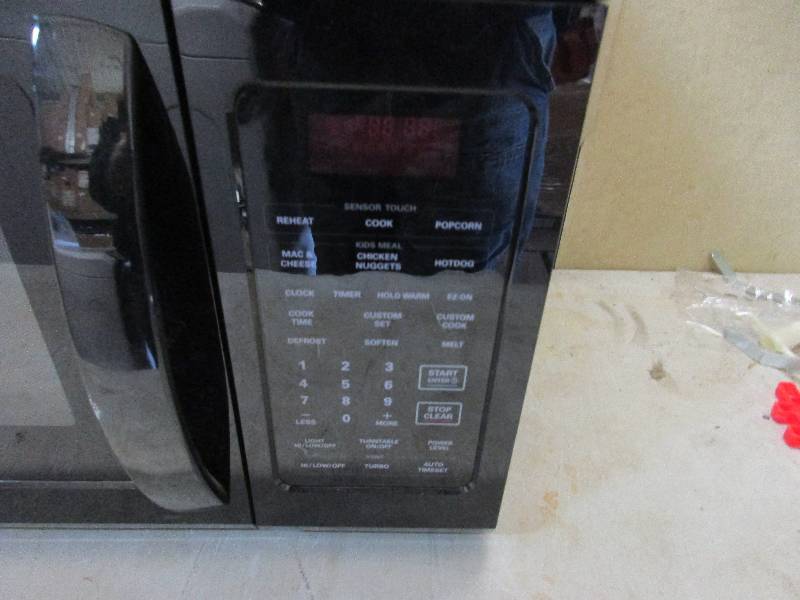 lot 8 image: LG Microwave LMV1814SB