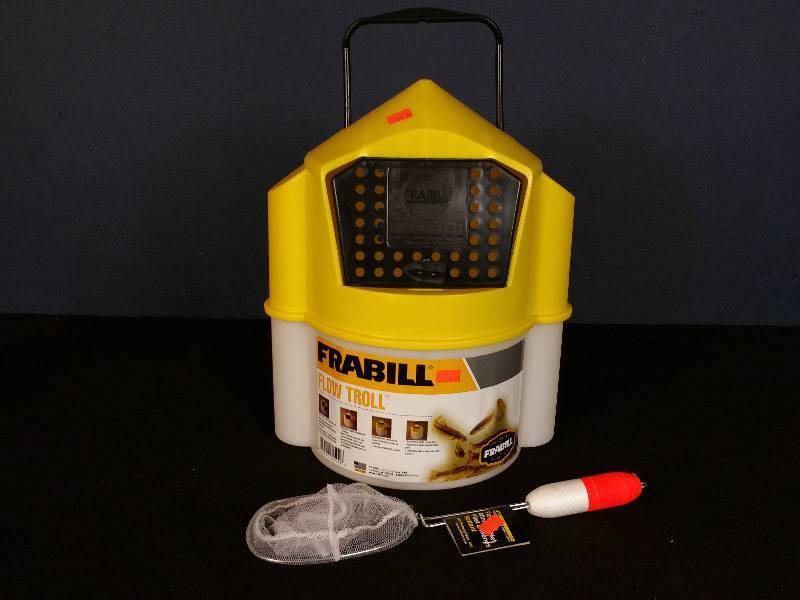 lot 16 image: Flambeau Floting Minnow Bucket