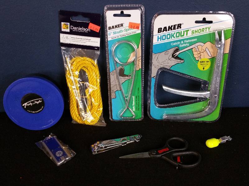 lot 349 image: Hookout, Mouth-Spreader, LED Light, Rapala Accessories, Etc.