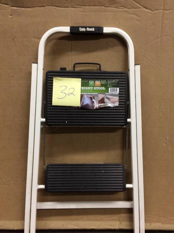 lot 32 image: Step Stool Easy Reach