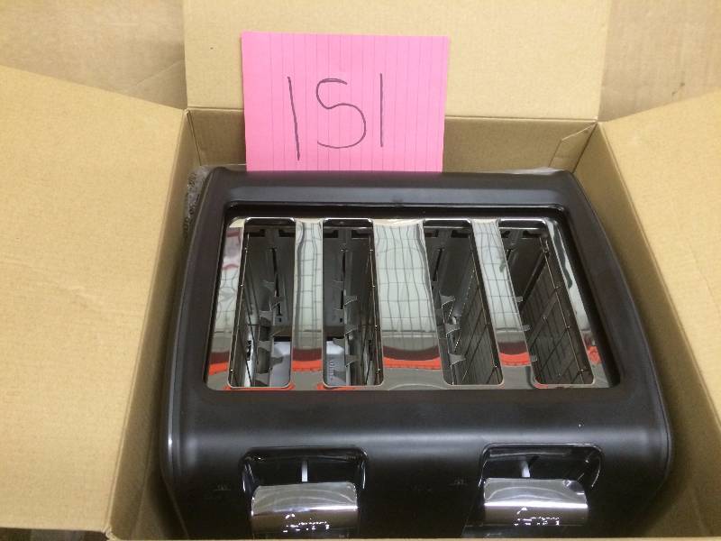 lot 151 image: Oster 4 Slice Toaster in like new condition