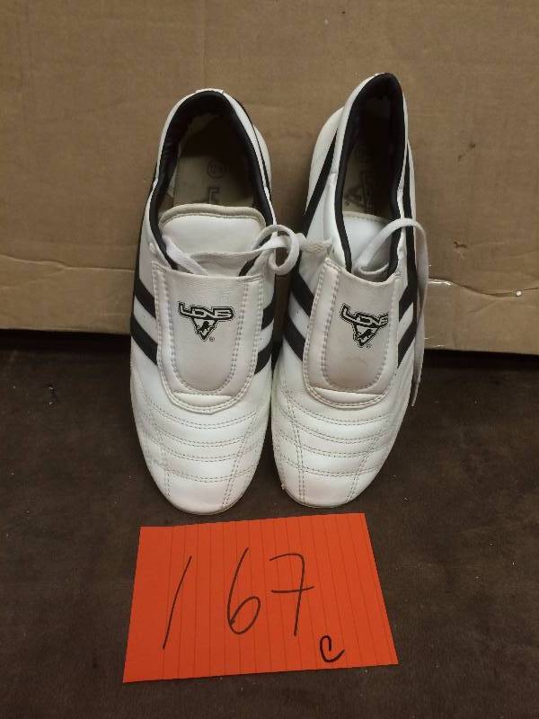 lot 167 image: Classic Taekwondo shoes adult size 12