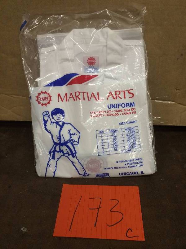 lot 173 image: Martial Arts Premium Quality Uniform - Size(0) ) - (4 - 70 lbs) New Child