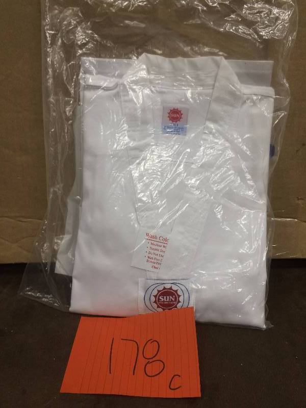 lot 178 image: Martial Arts Premium Quality Uniform - Size 1 - (4 9 - 105 lbs) New